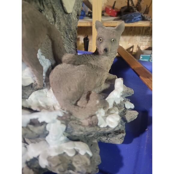 Meerchi MRH Wolf With Wolves Pups Resin Sculpture 15" Tall - Picture 3 of 16